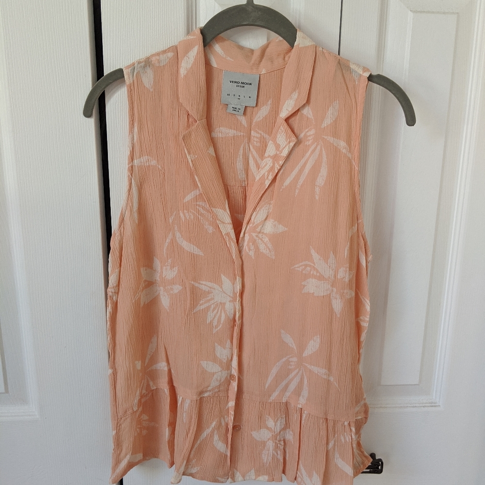 Vera Moda Sleeveless Button Up Top